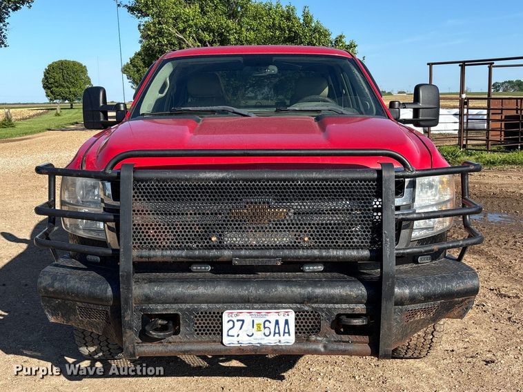 image for item FC5633 2011 Chevrolet Silverado 3500HD Crew Cab pickup truck