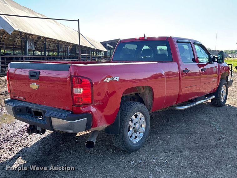 image for item FC5633 2011 Chevrolet Silverado 3500HD Crew Cab pickup truck