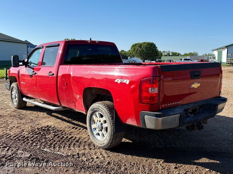 image for item FC5633 2011 Chevrolet Silverado 3500HD Crew Cab pickup truck
