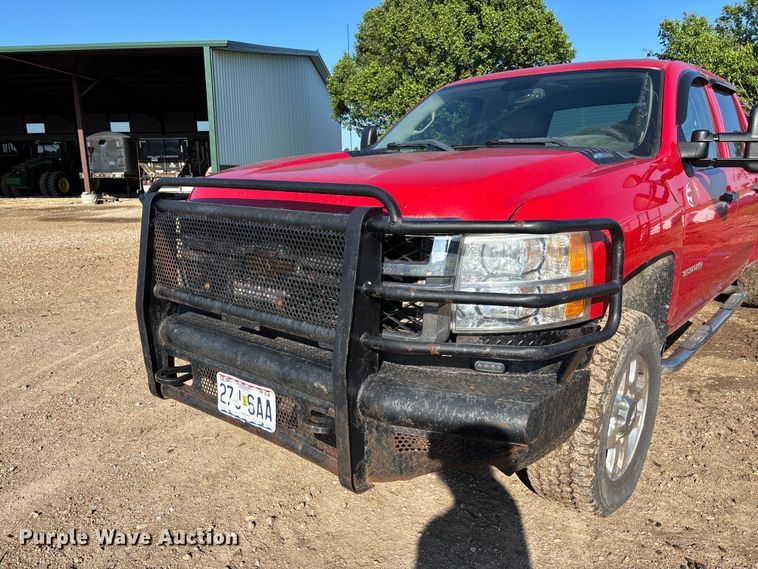 image for item FC5633 2011 Chevrolet Silverado 3500HD Crew Cab pickup truck