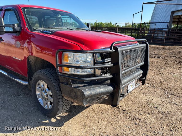 image for item FC5633 2011 Chevrolet Silverado 3500HD Crew Cab pickup truck