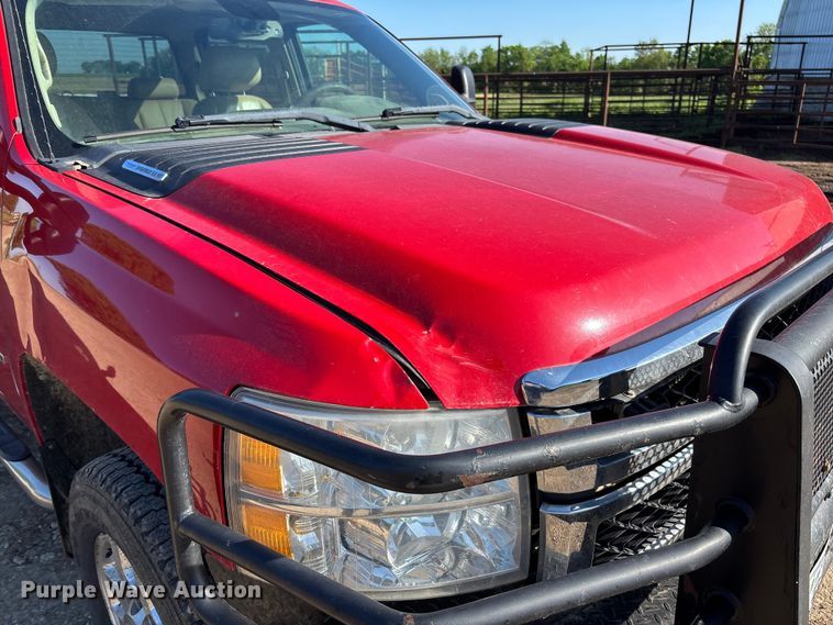 image for item FC5633 2011 Chevrolet Silverado 3500HD Crew Cab pickup truck