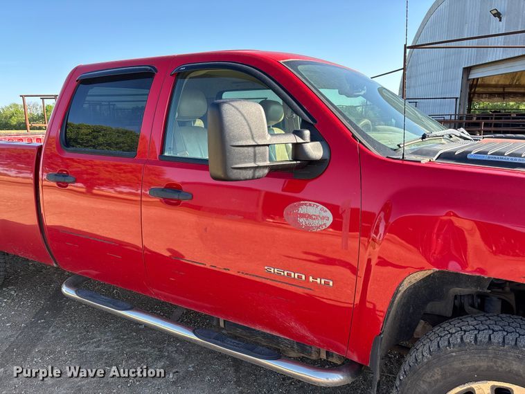 image for item FC5633 2011 Chevrolet Silverado 3500HD Crew Cab pickup truck