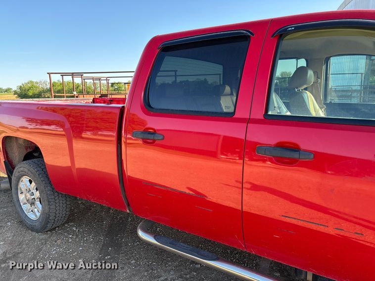 image for item FC5633 2011 Chevrolet Silverado 3500HD Crew Cab pickup truck