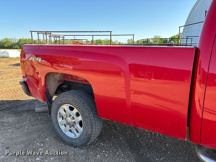 image for item FC5633 2011 Chevrolet Silverado 3500HD Crew Cab pickup truck