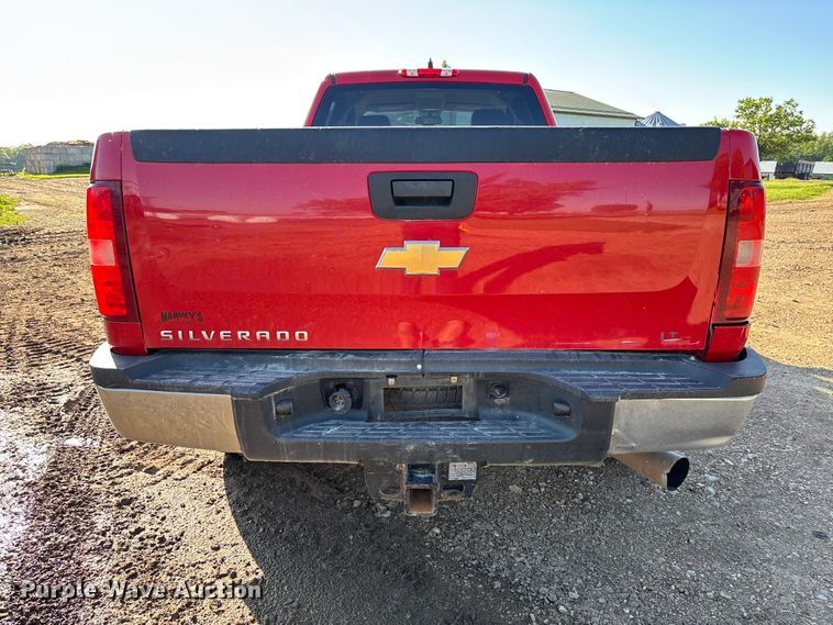 image for item FC5633 2011 Chevrolet Silverado 3500HD Crew Cab pickup truck