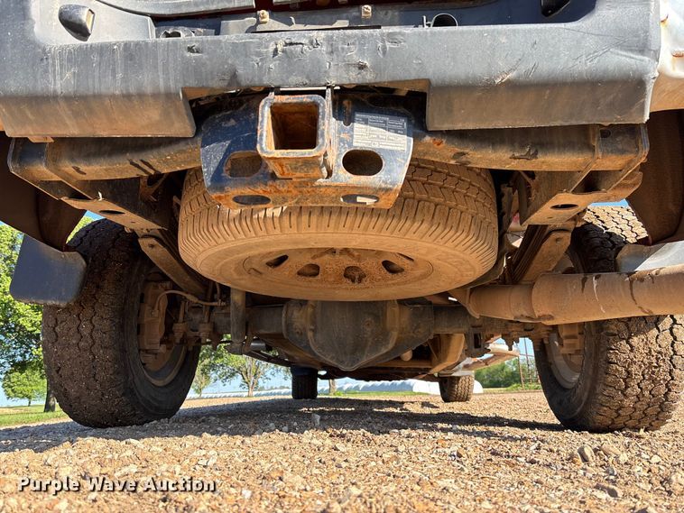 image for item FC5633 2011 Chevrolet Silverado 3500HD Crew Cab pickup truck