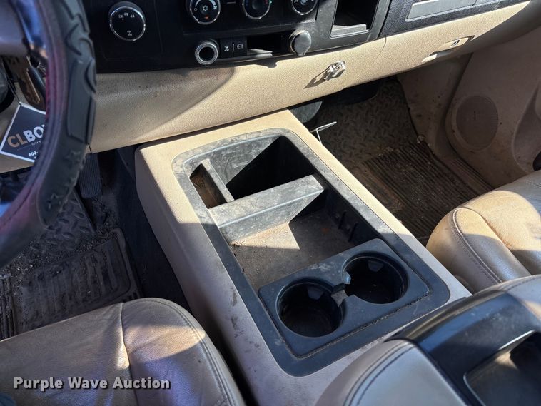 image for item FC5633 2011 Chevrolet Silverado 3500HD Crew Cab pickup truck