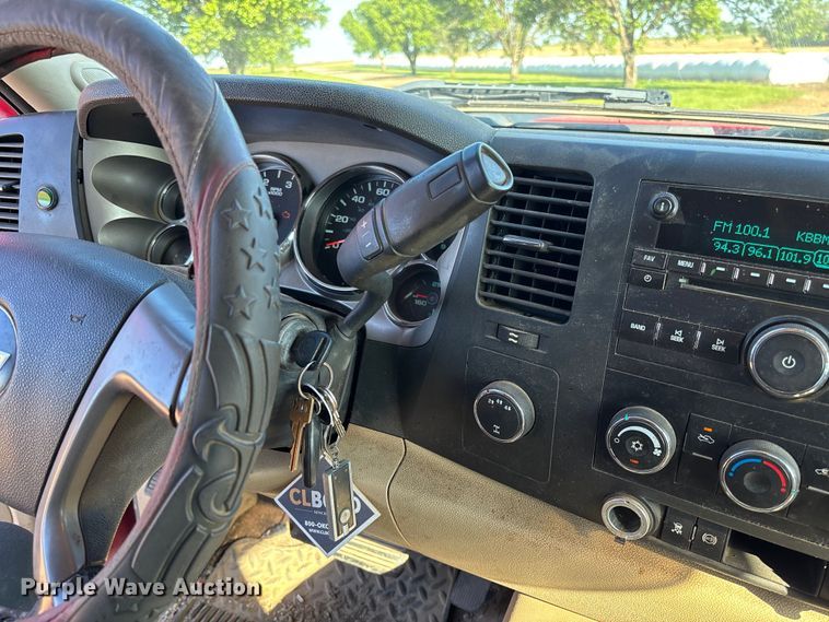 image for item FC5633 2011 Chevrolet Silverado 3500HD Crew Cab pickup truck