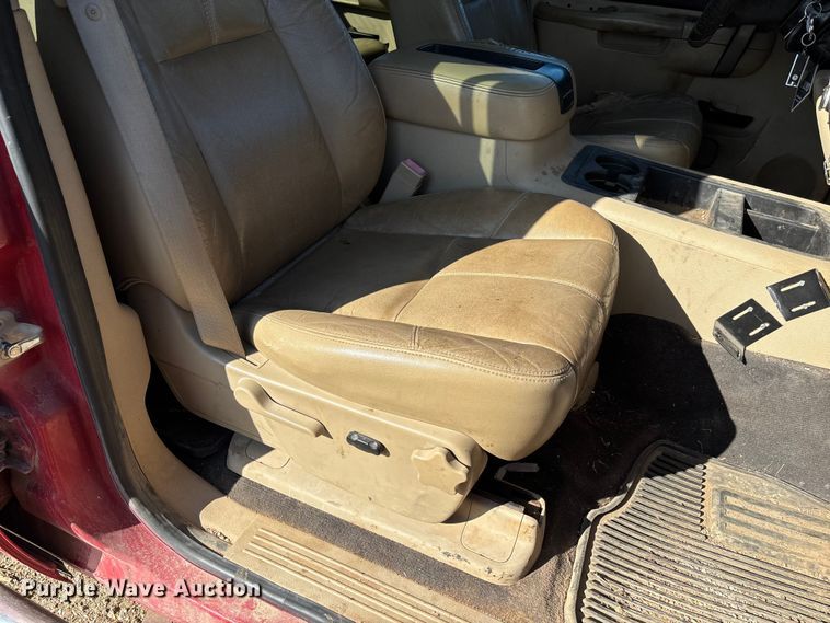 image for item FC5633 2011 Chevrolet Silverado 3500HD Crew Cab pickup truck