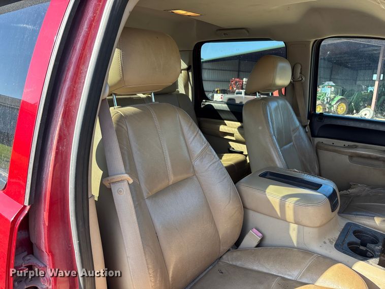 image for item FC5633 2011 Chevrolet Silverado 3500HD Crew Cab pickup truck