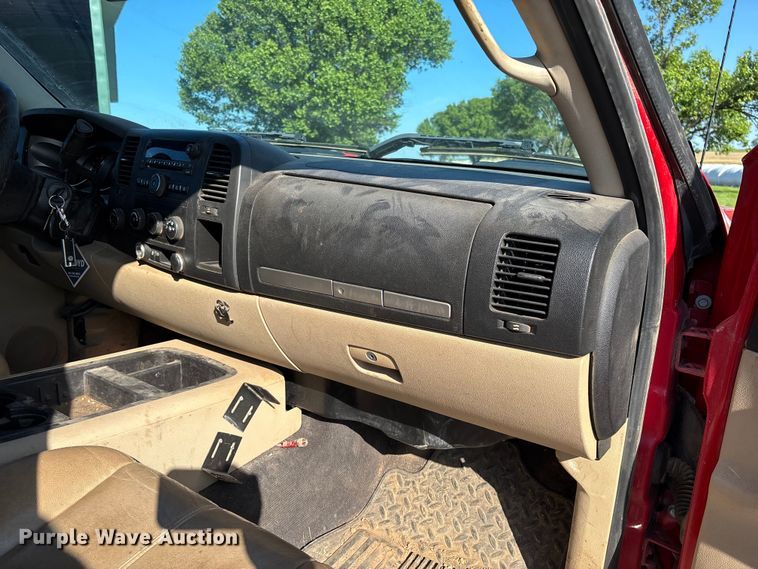 image for item FC5633 2011 Chevrolet Silverado 3500HD Crew Cab pickup truck