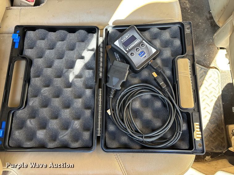 image for item FC5633 2011 Chevrolet Silverado 3500HD Crew Cab pickup truck