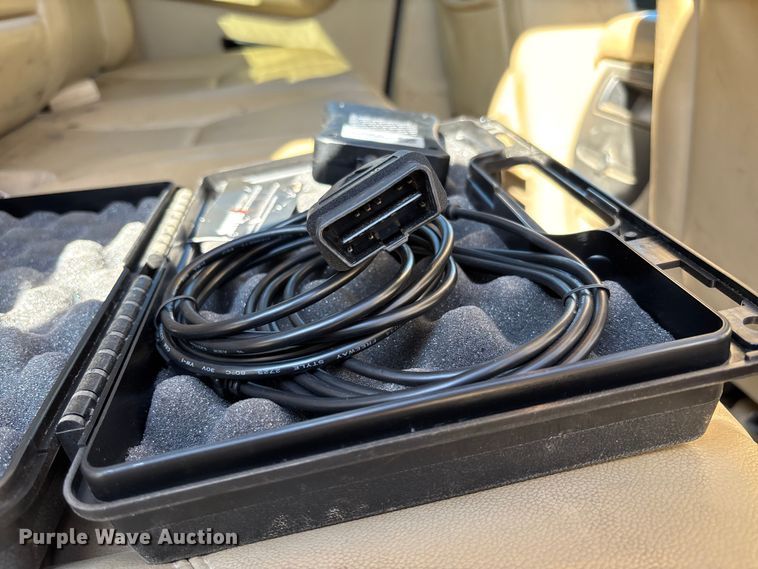 image for item FC5633 2011 Chevrolet Silverado 3500HD Crew Cab pickup truck