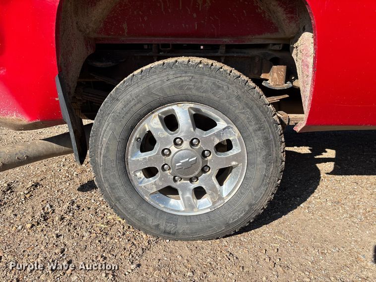 image for item FC5633 2011 Chevrolet Silverado 3500HD Crew Cab pickup truck