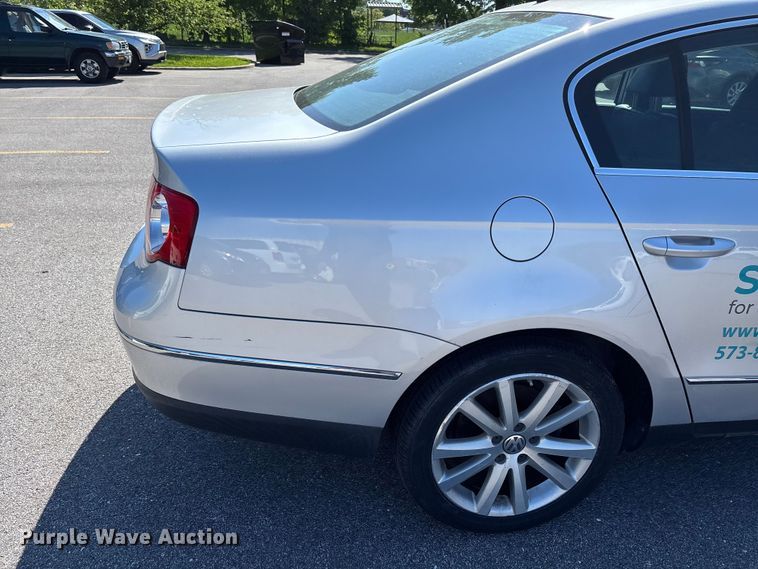 image for item FC5634 2010 Volkswagen Passat 