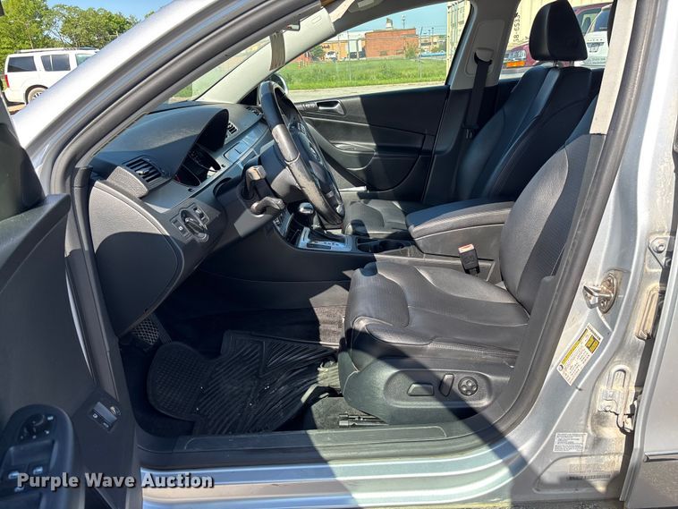 image for item FC5634 2010 Volkswagen Passat 