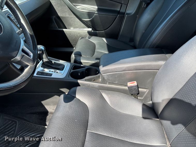 image for item FC5634 2010 Volkswagen Passat 