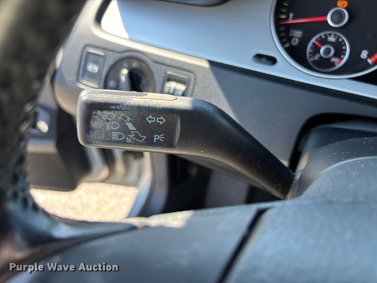 image for item FC5634 2010 Volkswagen Passat 