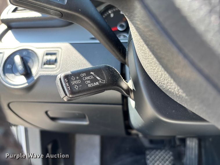 image for item FC5634 2010 Volkswagen Passat 