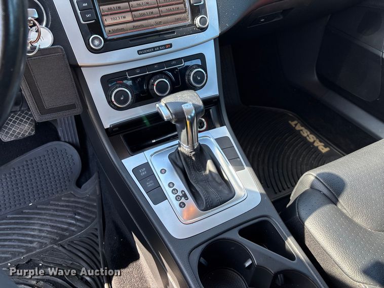 image for item FC5634 2010 Volkswagen Passat 
