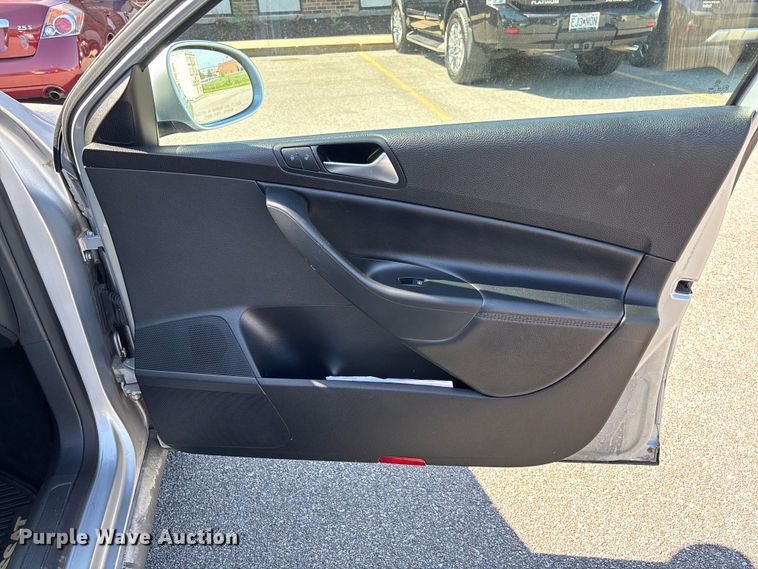 image for item FC5634 2010 Volkswagen Passat 
