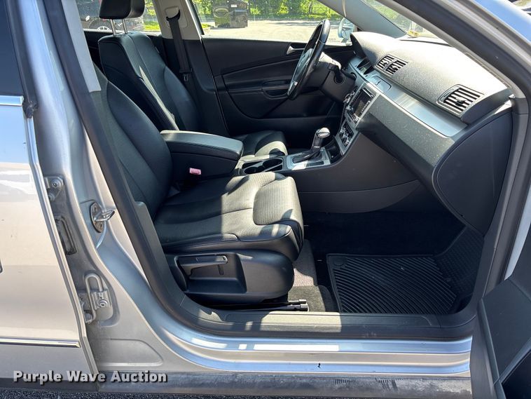 image for item FC5634 2010 Volkswagen Passat 