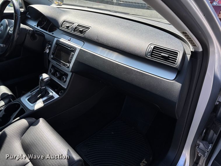 image for item FC5634 2010 Volkswagen Passat 