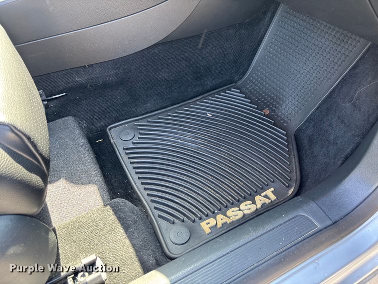 image for item FC5634 2010 Volkswagen Passat 