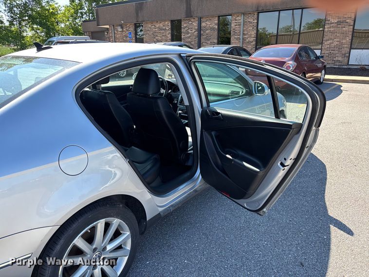 image for item FC5634 2010 Volkswagen Passat 