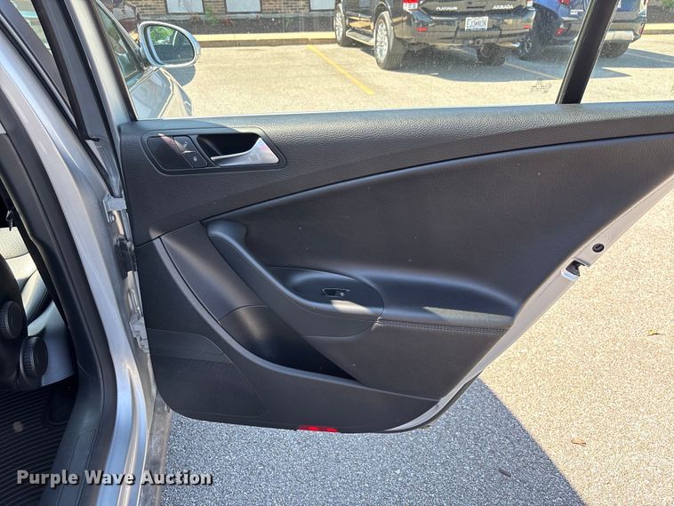 image for item FC5634 2010 Volkswagen Passat 