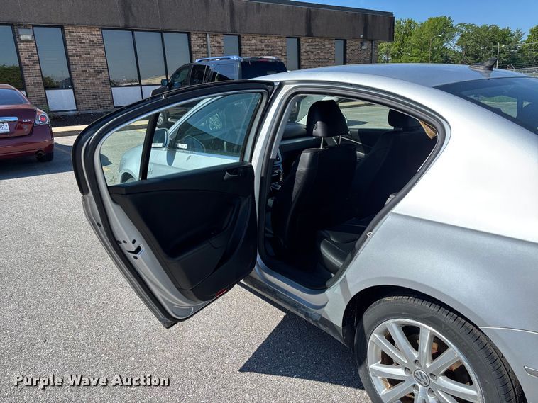 image for item FC5634 2010 Volkswagen Passat 
