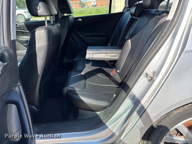 image for item FC5634 2010 Volkswagen Passat 