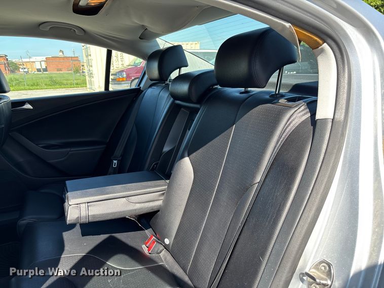 image for item FC5634 2010 Volkswagen Passat 