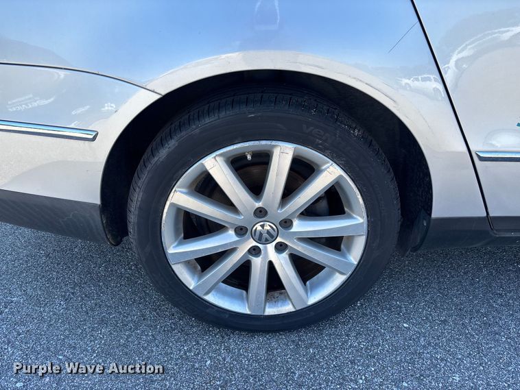 image for item FC5634 2010 Volkswagen Passat 