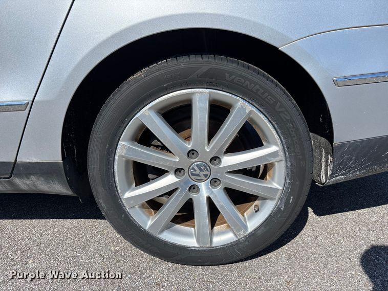 image for item FC5634 2010 Volkswagen Passat 