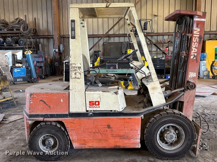 image for item FC5653 Nissan EH02A25V forklift