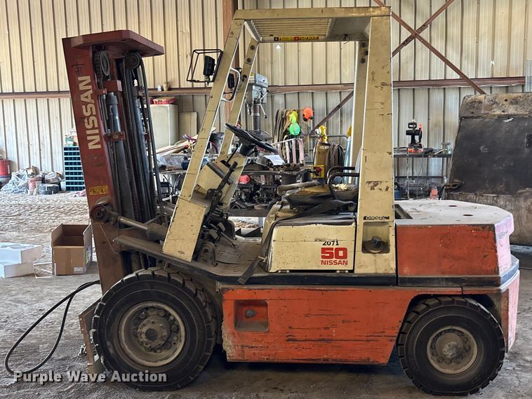 image for item FC5653 Nissan EH02A25V forklift