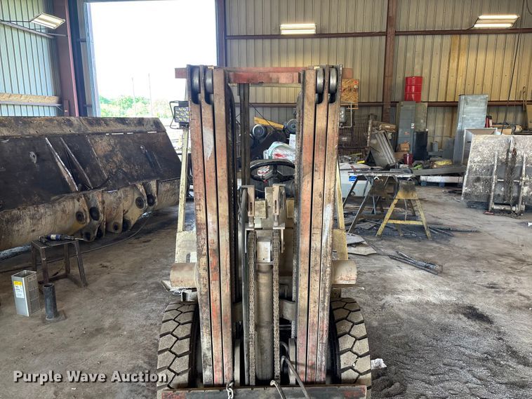 image for item FC5653 Nissan EH02A25V forklift