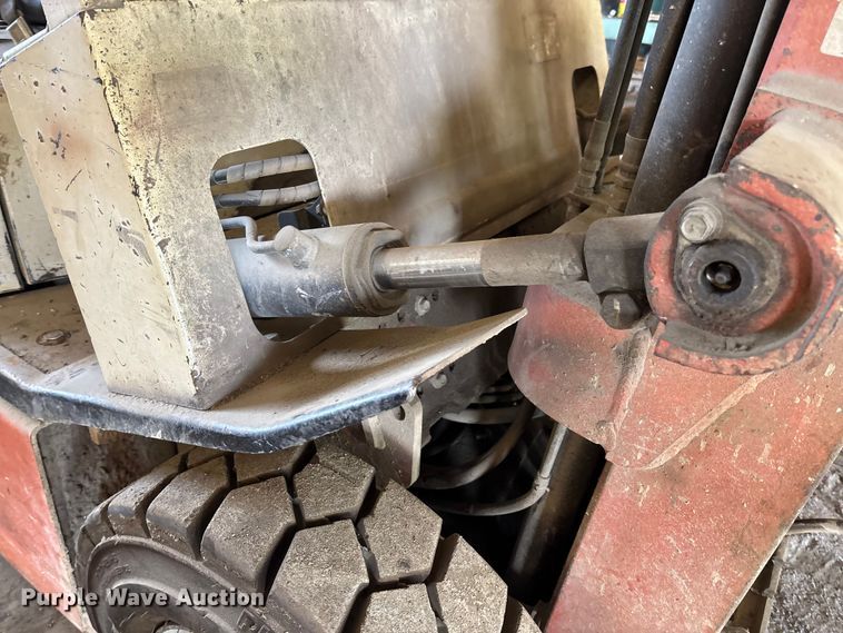 image for item FC5653 Nissan EH02A25V forklift
