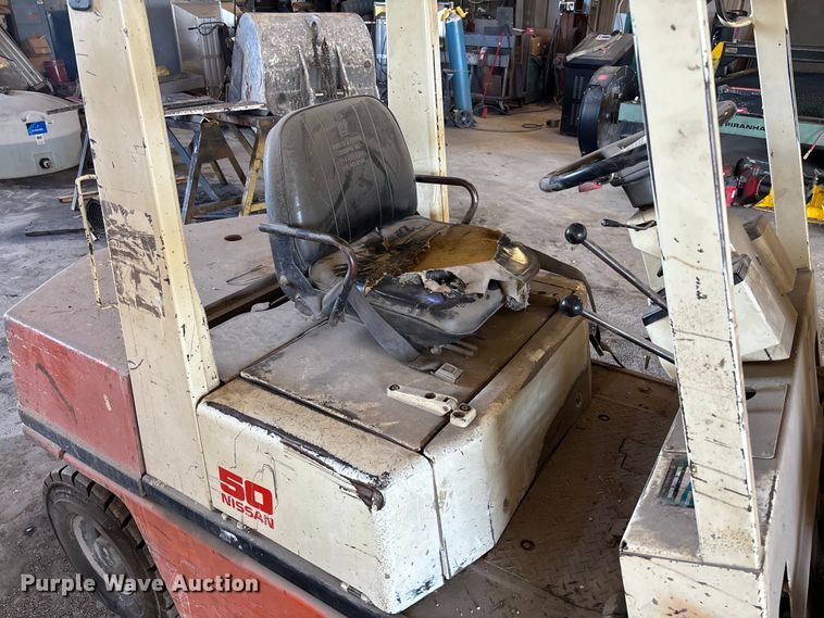 image for item FC5653 Nissan EH02A25V forklift