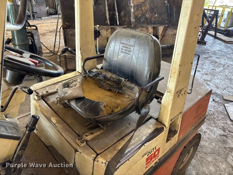 image for item FC5653 Nissan EH02A25V forklift