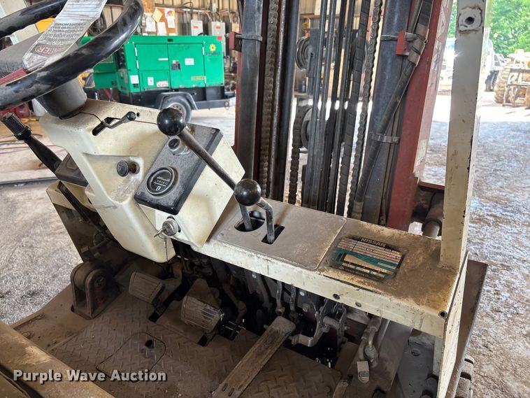 image for item FC5653 Nissan EH02A25V forklift