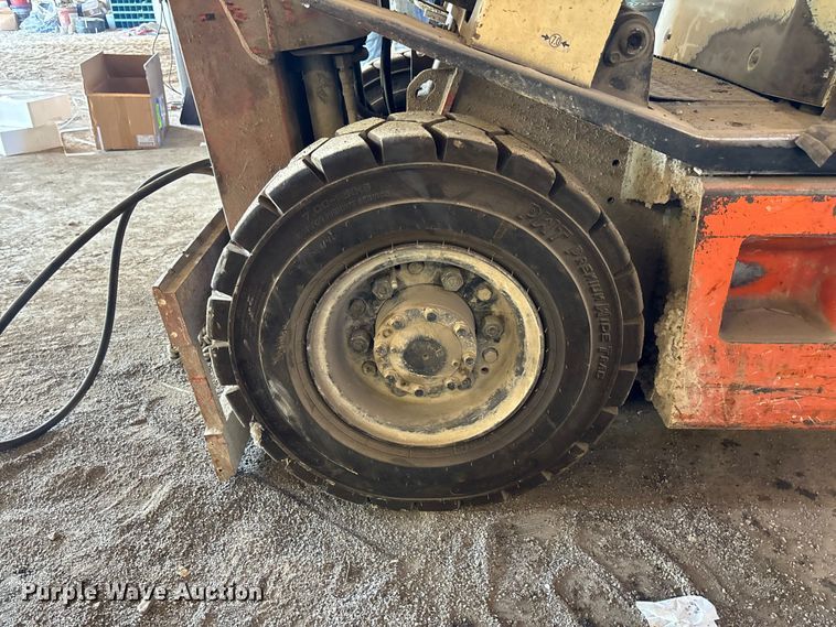 image for item FC5653 Nissan EH02A25V forklift