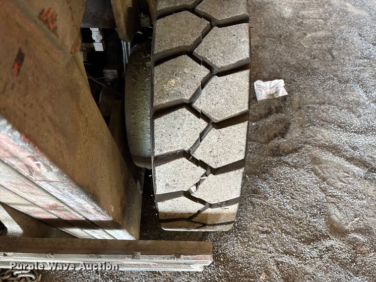 image for item FC5653 Nissan EH02A25V forklift