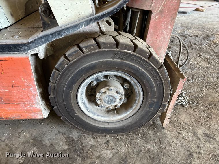 image for item FC5653 Nissan EH02A25V forklift