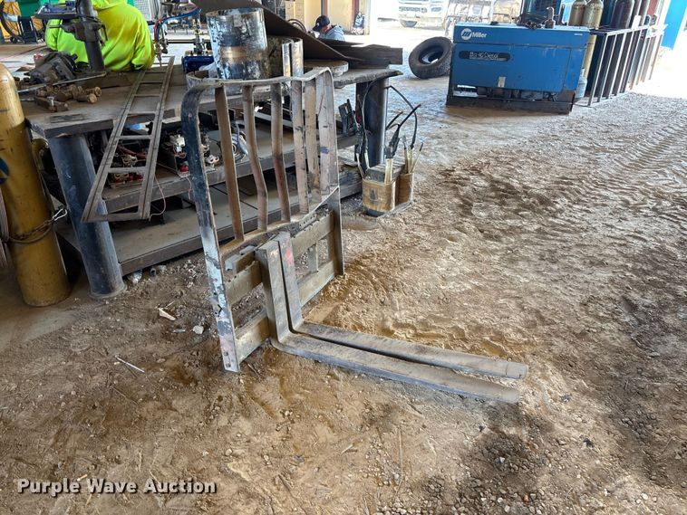 image for item FC5653 Nissan EH02A25V forklift