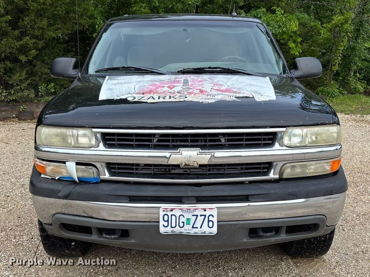 image for item FC5672 2005 Chevrolet Suburban 1500 SUV