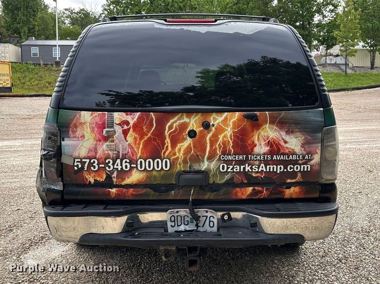 image for item FC5672 2005 Chevrolet Suburban 1500 SUV