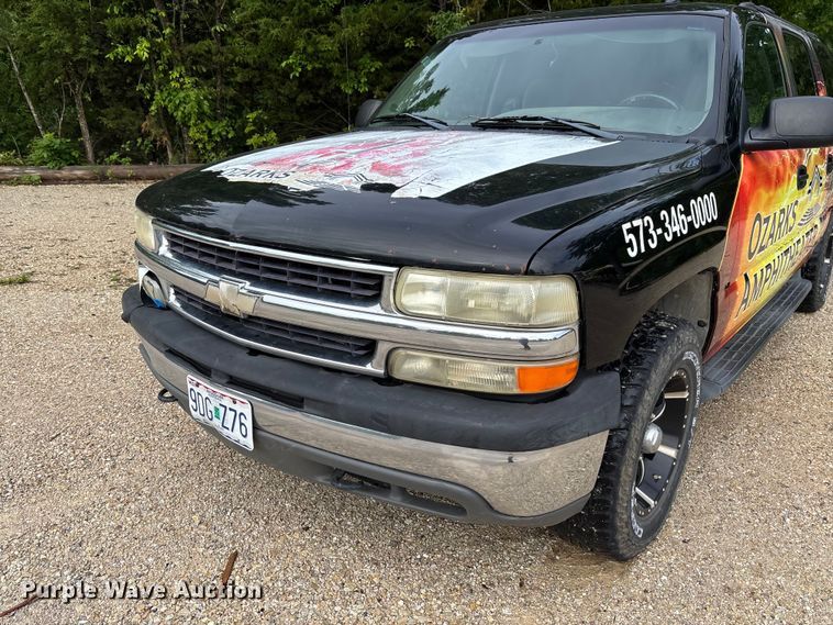 image for item FC5672 2005 Chevrolet Suburban 1500 SUV